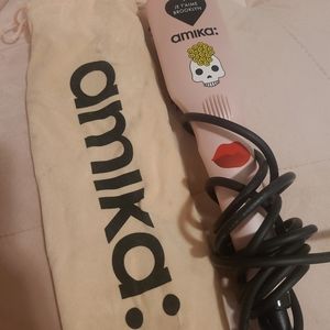 Amika polished perfection straightening brush